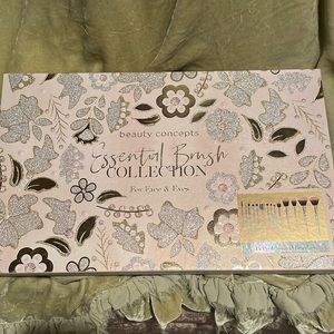 Essential makeup brush collection